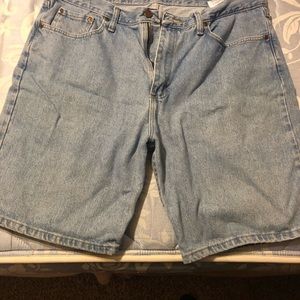 Mens Wrangler jean shorts size 38. Light blue